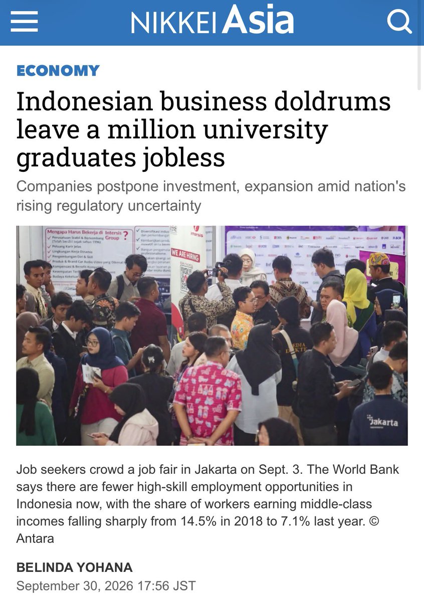 aik_arif's tweet photo. Ekonomi macam apa yang sedang kita bangun jika jutaan orang sudah menginvestasikan waktu dan uang untuk pendidikan tinggi, tetapi setelah lulus justru tidak tersedia cukup pekerjaan produktif bagi mereka?

Berita Nikkei ini menunjukkan masalah yang lebih besar daripada sekadar “lulusan universitas sulit mendapat pekerjaan.” Data BPS menunjukkan pengangguran lulusan universitas mencapai 904.440 orang pada Agustus 2025, sementara pada Mei 2026 angkanya dilaporkan sekitar 1,03 juta. Pada saat yang sama, total pengangguran nasional Mei 2026 masih sekitar 7,22 juta orang.

Sementara itu, Kajian LPEM FEB UI terbaru justru menunjukkan bahwa penyerapan lulusan STEM sendiri melemah pada angkatan 2021–2023, termasuk dalam pekerjaan formal dan pendapatan awal. Artinya, persoalannya bukan anak muda kurang kompeten. Tapi, ekonomi dan dunia usaha tidak cukup menciptakan pekerjaan produktif.
