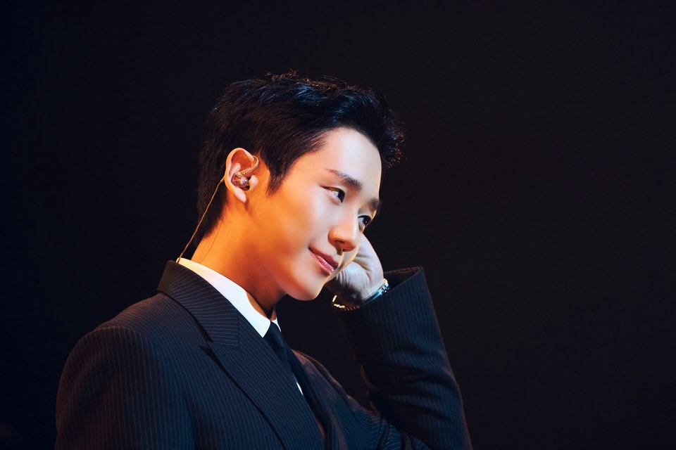 Kkorepo's tweet photo. #チョン・ヘイン、あふれる魅力でファン魅了…客席を訪れて近くであいさつ
#チョンヘイン
🔗https://t.co/Jx2nDlh2VC https://t.co/ZTZJnpCZwo