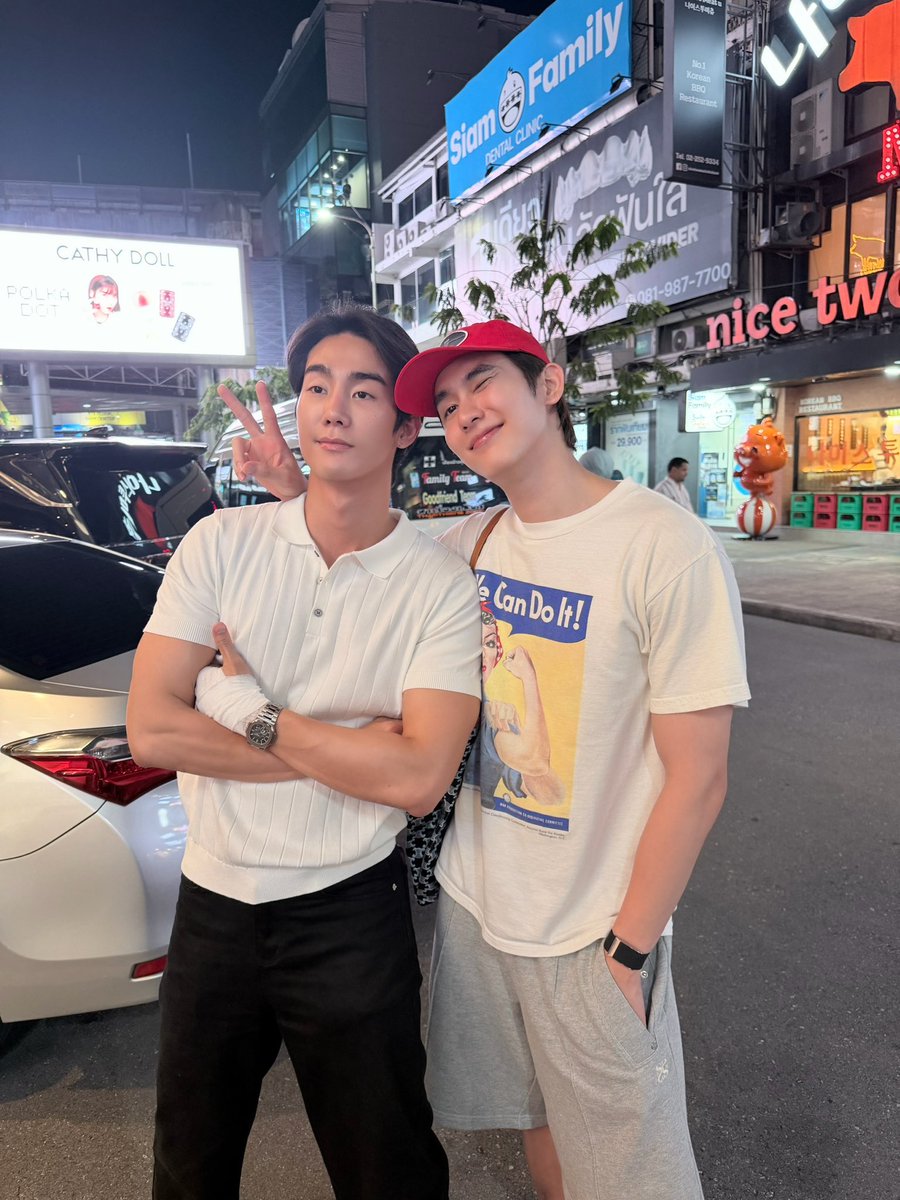 marcmc_mc's tweet photo. ปปเติมพลังให้หมวย ก่อนไปปารีส #ใครไม่โก้พวกผมโกโก้ #น้ำตาลหวานยังไม่เท่าหวานใจ #พี่ก็อยู่ของพี่เฉยๆหนูมารักพี่เอง https://t.co/eFhmLfcIa0