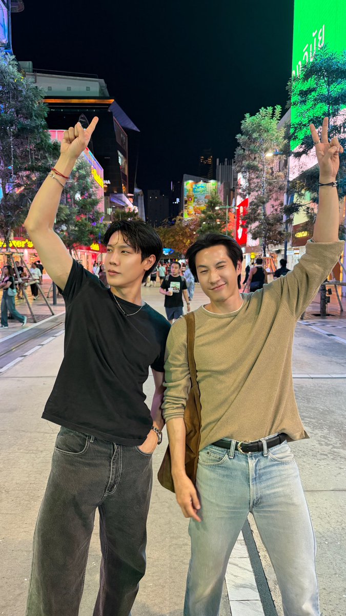 fforcejs's tweet photo. 1 2 3 ปลาฉลามขึ้นบก 4 5 6 เกรทไบรท์ ขึ้นเรือ #ใครไม่โก้พวกผมโกโก้ #น้ำตาลหวานยังไม่เท่าหวานใจ #พี่ก็อยู่ของพี่เฉยๆหนูมารักพี่เอง https://t.co/6FV0T4PCEw