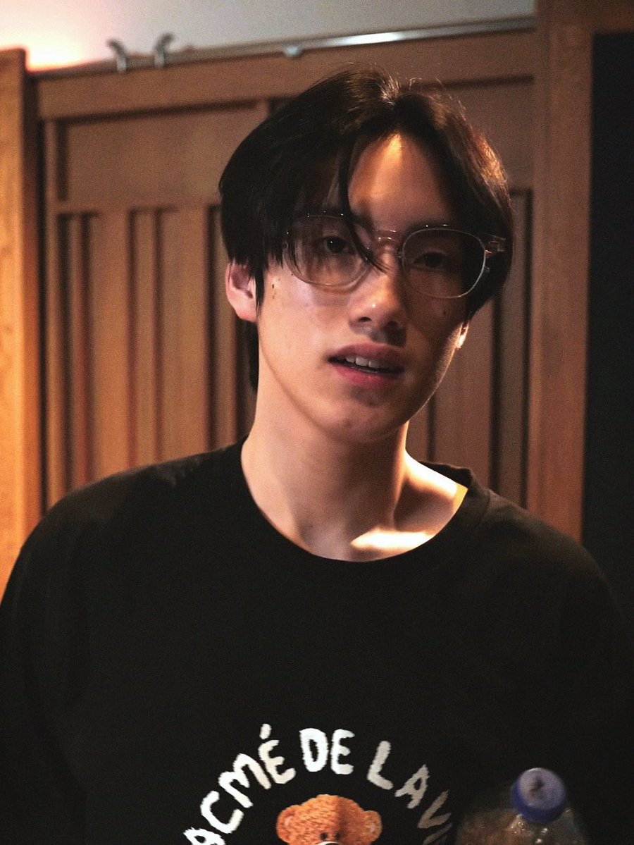 winterjence's tweet photo. เฮียภูลุคห้องอัด หล่อเกินไปปะ ㅠ.ㅠ https://t.co/FXQe3dQwwb