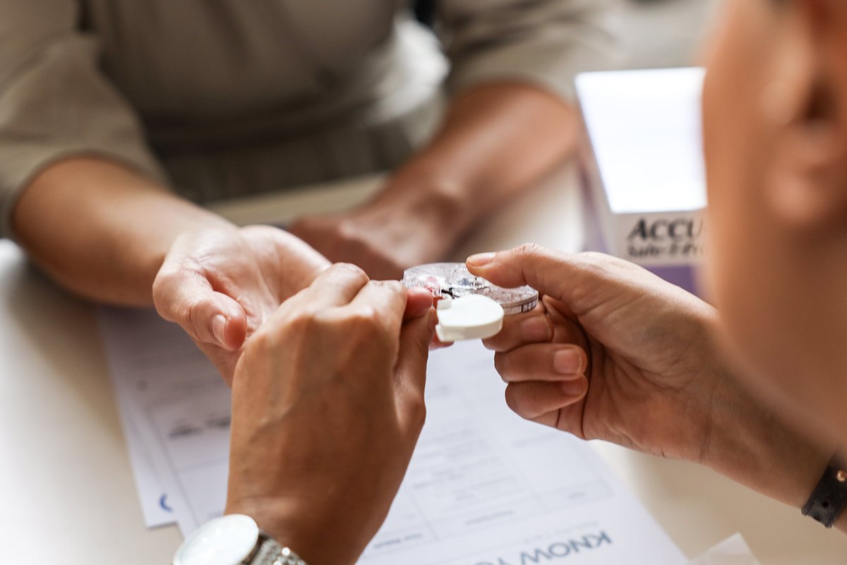 EZaharievaEU's tweet photo. ❤️ Prevention saves lives. 
The @EU_Commission is launching the first-ever #EUScreeningWeek.
Cardiovascular diseases claim 1.7 million lives every year in the EU. 
It takes just a few minutes to check your blood pressure, blood sugar and cholesterol. 
🇪🇺 Кnow your numbers! https://t.co/sekM7XRJOa