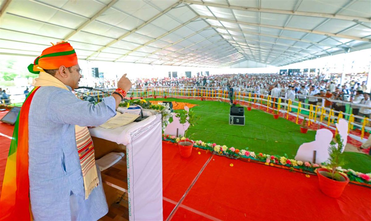 DIPRRajasthan's tweet photo. Chief Minister’s visit to Barmer
- Chief Minister inaugurates and lays foundation stones for 1,013 development works worth more than Rs. 2,824 crore
- State Government committed to ensuring benefits of development reach the last mile
- Double-engine government moving ahead with Prime Minister’s vision of ‘Nagrik Devo Bhava’ 
- Significant works undertaken in all sectors, including water, power, industry and employment : Chief Minister Bhajan Lal Sharma

https://t.co/4zDxyehxeb