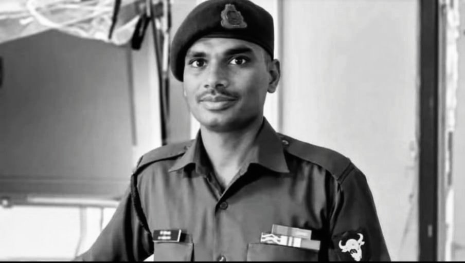 ncbn's tweet photo. Extremely pained by the passing of Indian Army Havildar Kuvvarapu Kishan Garu, a brave son of our Andhra soil from Prakasam district, who lost his life in a tragic accident while serving in Arunachal Pradesh.

His courageous service to our nation will always be remembered. My deepest condolences to his family. We stand firmly with them in this hour of grief.

Om Shanti 🙏🇮🇳
