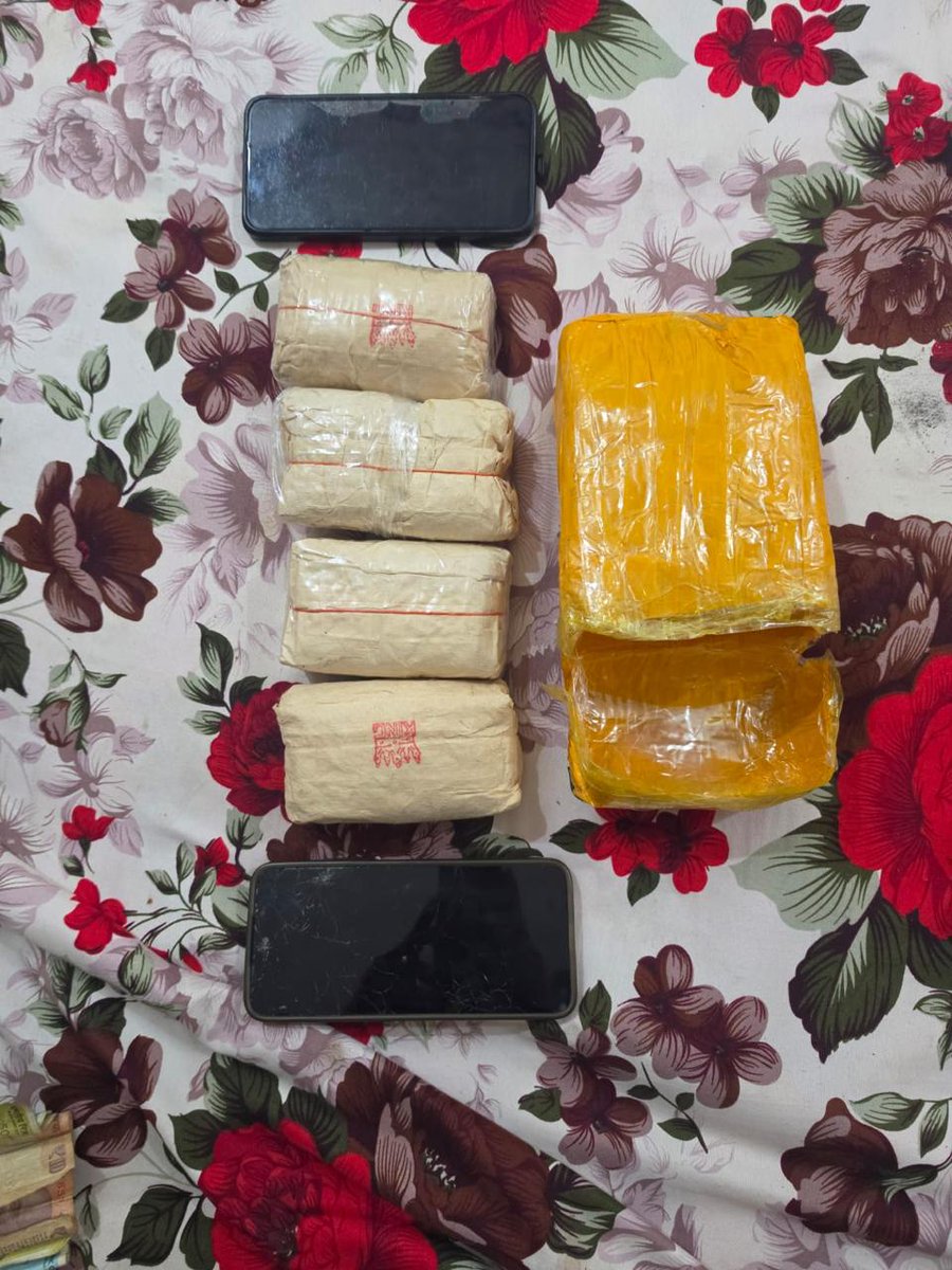 himantabiswa's tweet photo. Catch me if you can? @cacharpolice already did 🚨
Based on specific input, 8,000 suspected Yaba tablets worth ₹1 cr were seized at Bidyaratanpur, with two persons apprehended.
@assampolice is on it non stop. Great work! 👏
#NashaMuktBharat #AssamAgainstDrugs https://t.co/kX2JjMVNRj