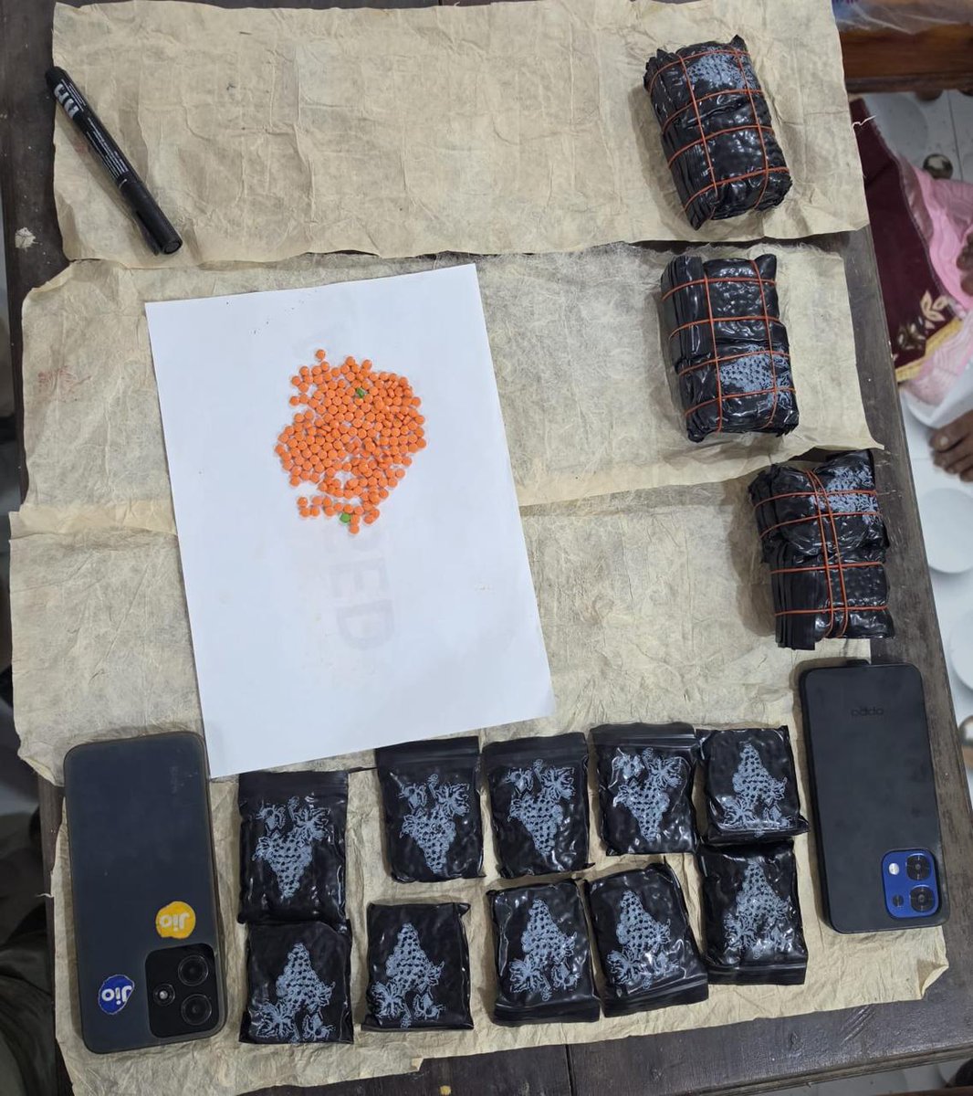 himantabiswa's tweet photo. Catch me if you can? @cacharpolice already did 🚨
Based on specific input, 8,000 suspected Yaba tablets worth ₹1 cr were seized at Bidyaratanpur, with two persons apprehended.
@assampolice is on it non stop. Great work! 👏
#NashaMuktBharat #AssamAgainstDrugs https://t.co/kX2JjMVNRj