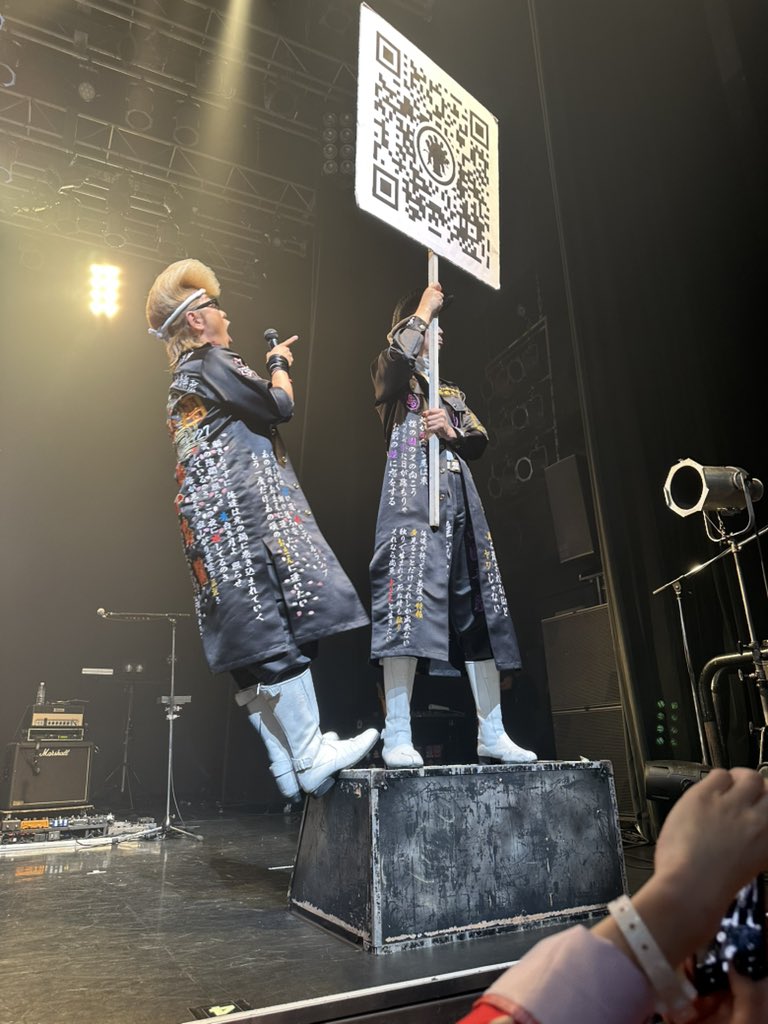 superhero_1017's tweet photo. まじで最高な2日間だった😭😭プラベボロボロで心折れてたけど、ライブってやっぱり元気になるんだよなー！🥲✨️
BugLugをずっとすきでよかったと心から思った2日間でした🥹そして正面アー写、まじでありがとうございます🙏🏻笑
2日間そーちゃんありがとでした🫶🏻ゆちゃんもthx😉 https://t.co/n9TajLt7a6