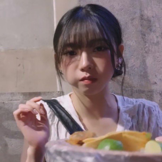 rinactrl's tweet photo. HER CHEEKIES 😭😭😭😭 https://t.co/ayTXUqzyEw