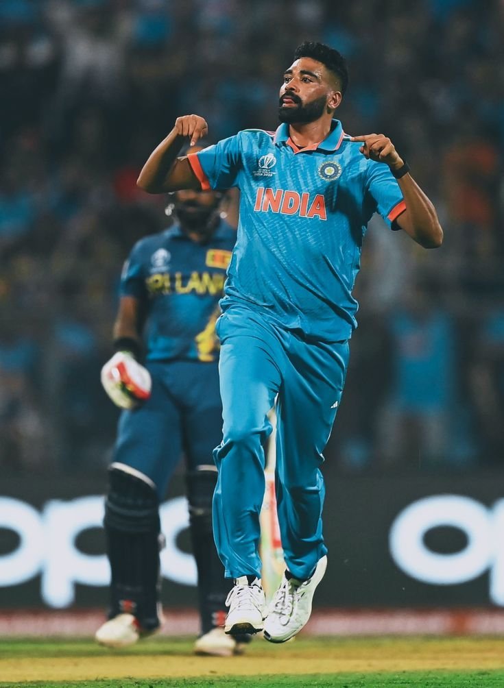 sidsidhant118's tweet photo. Experimenting in playing 11 is a good thing. But what’s the logic behind not playing Mohammed Siraj when he is already in the squad? Siraj is a proper fast bowler. That’s why may be he does not have a place in the playing XI. https://t.co/EdHY2N2NDQ