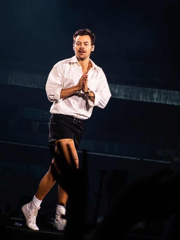 cherrykissyy_'s tweet photo. can we talk about how insane this fit was cause im still not over it https://t.co/nDrDiyuq2J