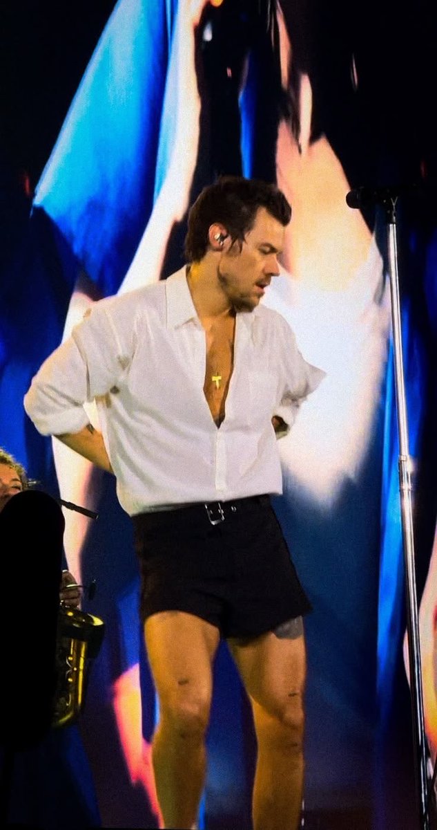 cherrykissyy_'s tweet photo. can we talk about how insane this fit was cause im still not over it https://t.co/nDrDiyuq2J