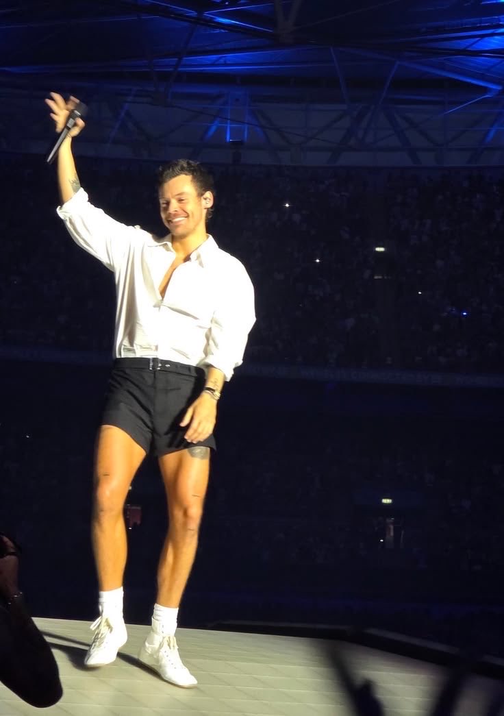 cherrykissyy_'s tweet photo. can we talk about how insane this fit was cause im still not over it https://t.co/nDrDiyuq2J