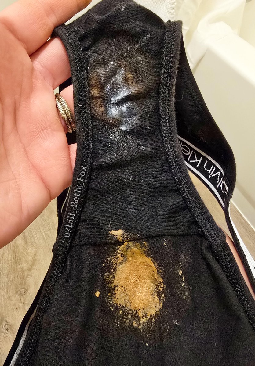 Sofialebllanc's tweet photo. Who wants to lick? 😋💩

#scat #fetish #girlscat https://t.co/y6BJD29CVI