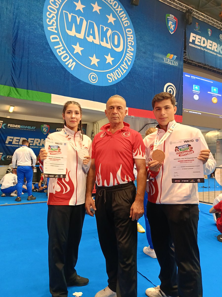 IbrahimPtrl's tweet photo. Kick Boks Gençler Dünya Şampiyonası İtalya Huriye nur Ergin Dünya 2. Oğuzhan Keskin Dünya 3. https://t.co/9z0uDLdIsQ