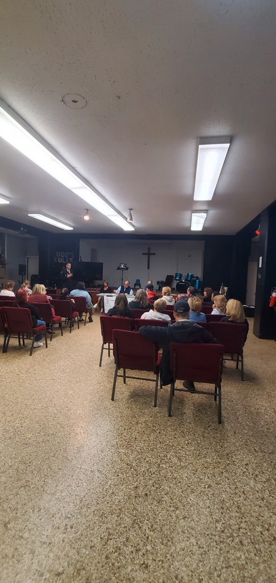 NYPD120Pct's tweet photo. Inspector Waldhelm spoke at last night’s Forest Ave Regional Association Civic Meeting, educating residents and older adults about the uptick in jewelry and phone scams, as well as robberies targeting older adults.

Please stay safe and vigilant. https://t.co/Mql7TIiNRo