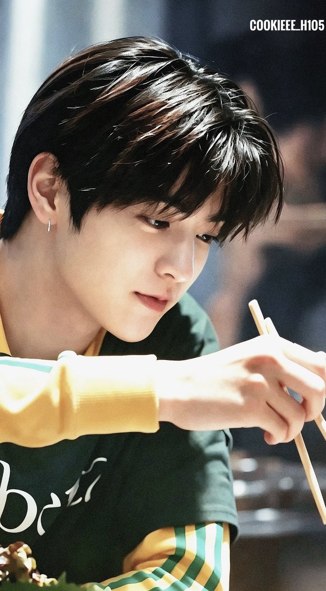 icoeeykvfa's tweet photo. Keonho, our ACEKEON MAKNAE. Always shining bright. ✨

#KEONHO #건호 #ゴンホ #ACEKEONMAKNAE https://t.co/Y8bvyqNeXV