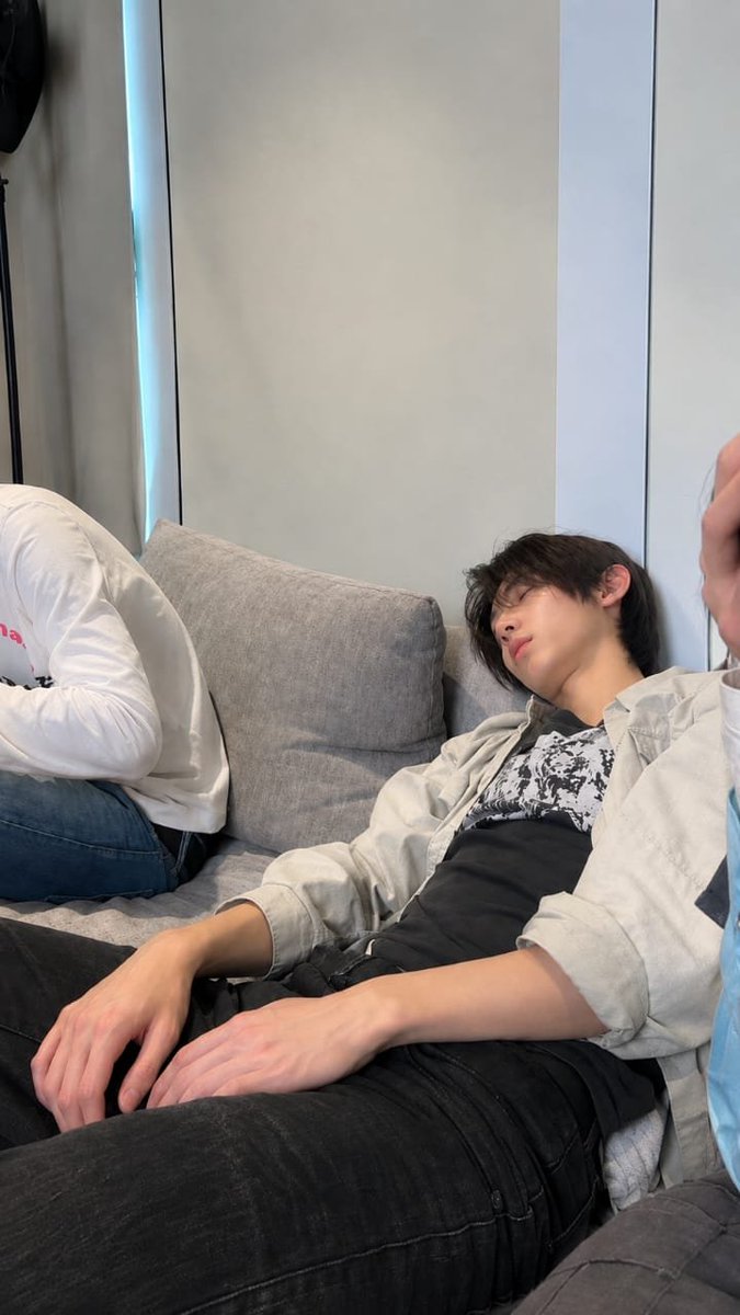 florarainglow's tweet photo. #JUHOON #주훈 https://t.co/QDF87rEXVn