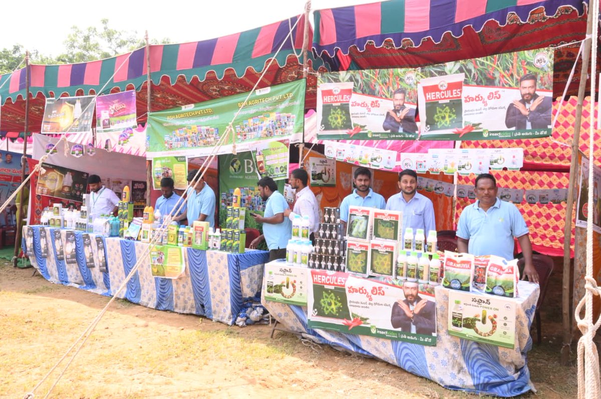 airnews_hyd's tweet photo. 🔹మంచిర్యాల జిల్లా బెల్లంపల్లి కృష��� విజ్ఞాన కేంద్రంలో ఘనంగా కిసాన్ మేళా.
🔹రైతులకు ఆధునిక సాగు పద్ధతులు, ప్రభుత్వ పథకాలపై వివరణ.
@Collector_MNCL
#KisanMela #Bellampally #Mancherial #PalvaiHarish #KumarDeepak #TelanganaAgriculture #Farmers https://t.co/piEJFXaNAr