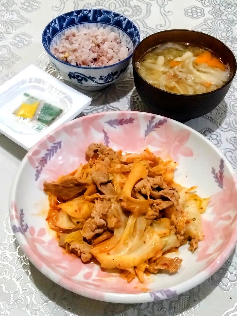 JJ9014meal's tweet photo. 🌙夜ご飯🌙
•豚キムチ
•お味噌汁
•納豆
•雑穀米

#おうちごはん https://t.co/z979cJn4Sh