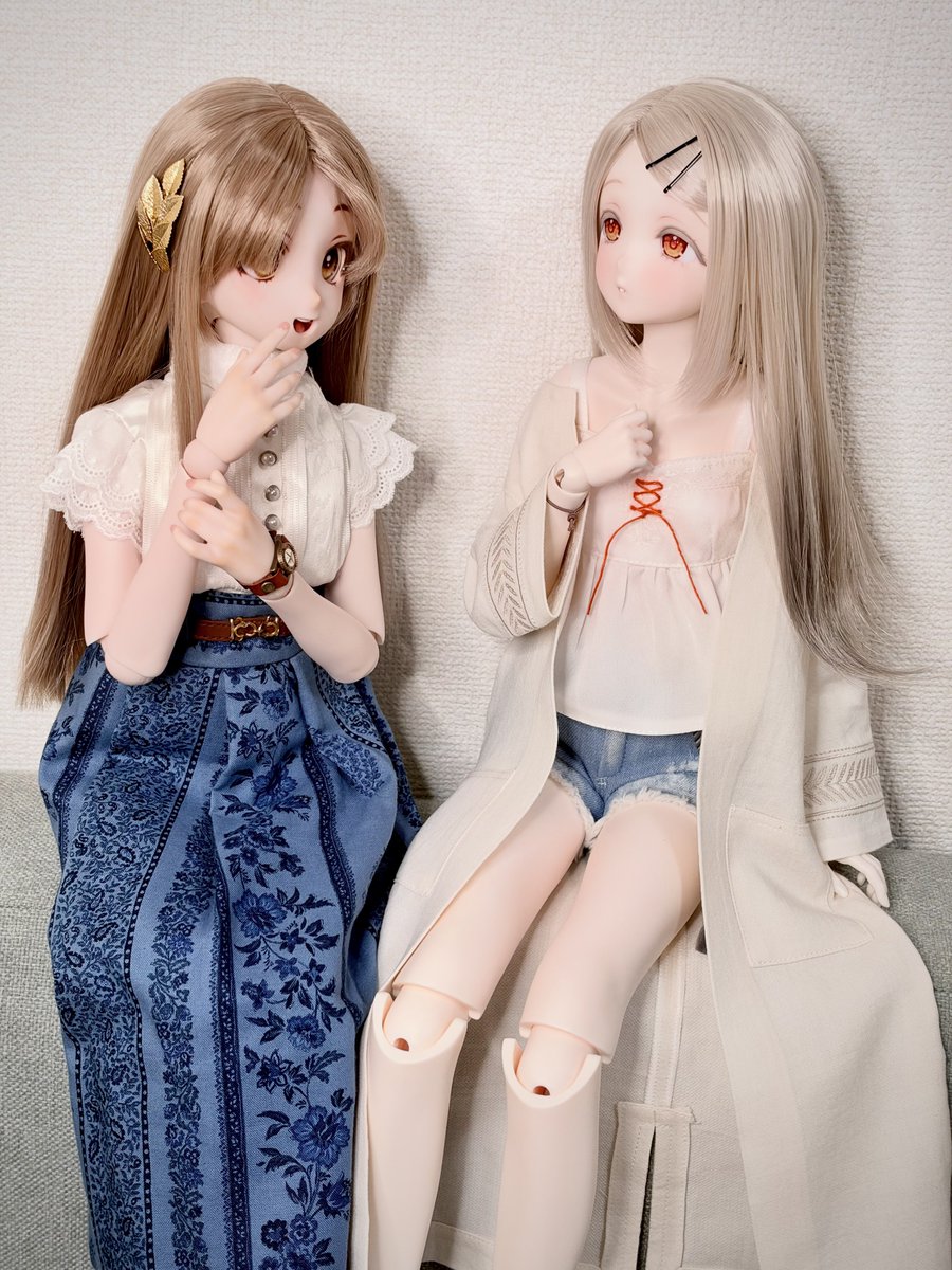 Wata_Candy_doll's tweet photo. ついに！待ちに待った
広ちゃんドールがおうちに来ました🎉
千奈ちゃんがお出迎え🥳

うまくヘアピンを付けられるか不安だったけど、前髪の分け目がちゃんとセットされていて付けやすかった！
ドール初心者にも優しくてよき👌
#学マスドール部 https://t.co/q7kHWx8iRt
