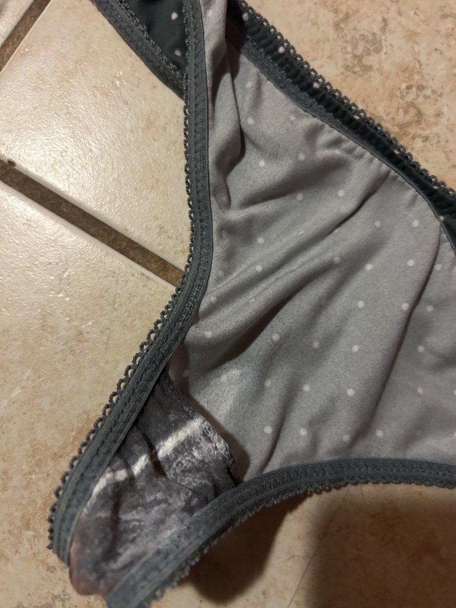 lilxan187's tweet photo. Mujeres o alguien que me diga si mi mujer se masturba en sus tangas encontre humedo y con algo blanco alguien save ?  #girls #xvids #tangas https://t.co/3pc4ihuLHk