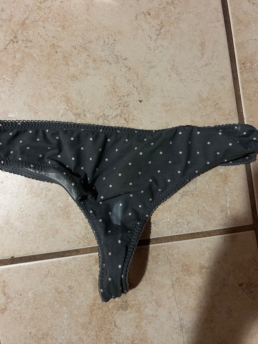 lilxan187's tweet photo. Mujeres o alguien que me diga si mi mujer se masturba en sus tangas encontre humedo y con algo blanco alguien save ?  #girls #xvids #tangas https://t.co/3pc4ihuLHk