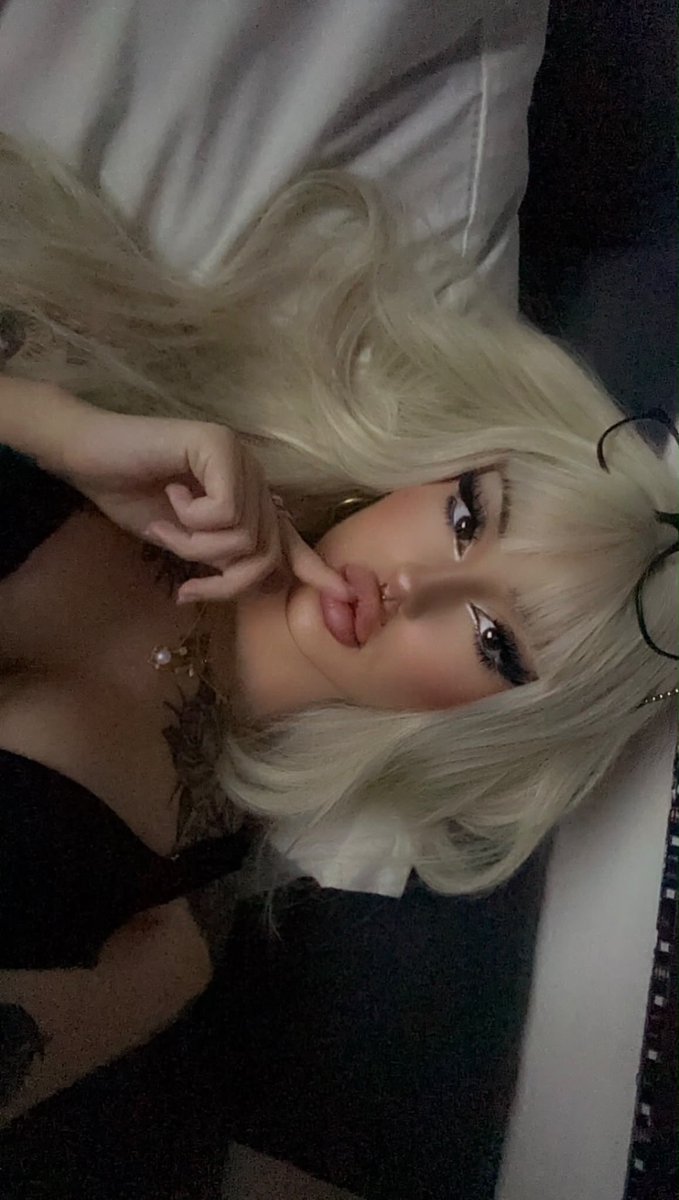 margauxmuse's tweet photo. Cheveux blonds ou noirs? 👀 https://t.co/XDofPhLUs7