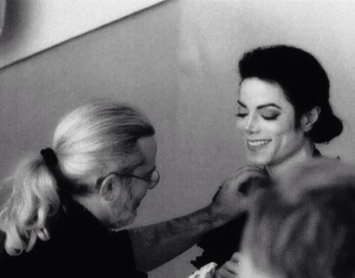 yofuiaquella's tweet photo. " One of the last things MJJ told me was, "Bush you're getting so bald... I can see you think." " — quote from Michael’s costume designer, Michael Bush, https://t.co/DquBnAUNq3