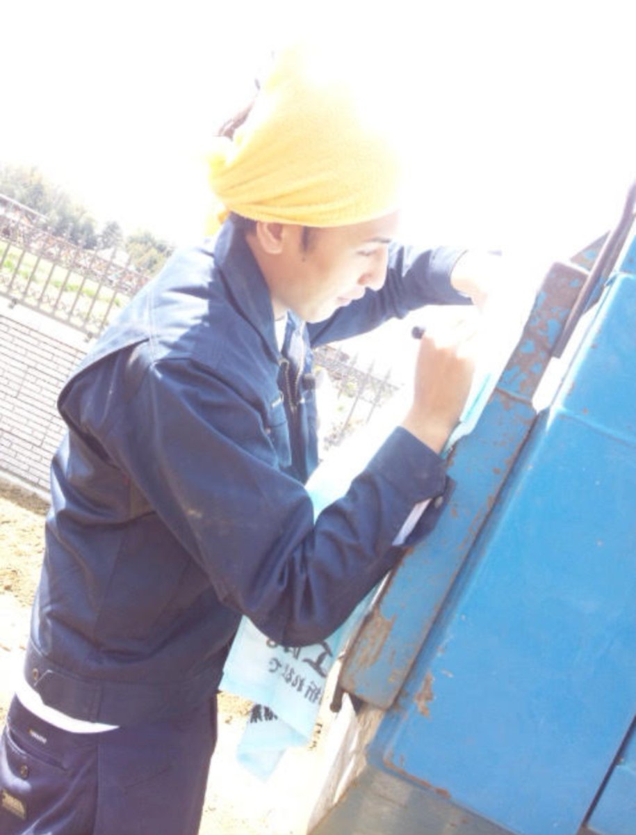 MasuyanY80013's tweet photo. 最近WEST.のメンバーの藤井流星さんの事を投稿しましたが今日でグループ活動終了なんですよね🥲数年前に仕事の現場に流星さん来られて丸1日一緒にお仕事出来て一生の思い出になりました✨️記念撮影またサインを書いて頂きありがとうございました🌱 #WESTꓸ #藤井流星　さん https://t.co/Zatp3Gpdol