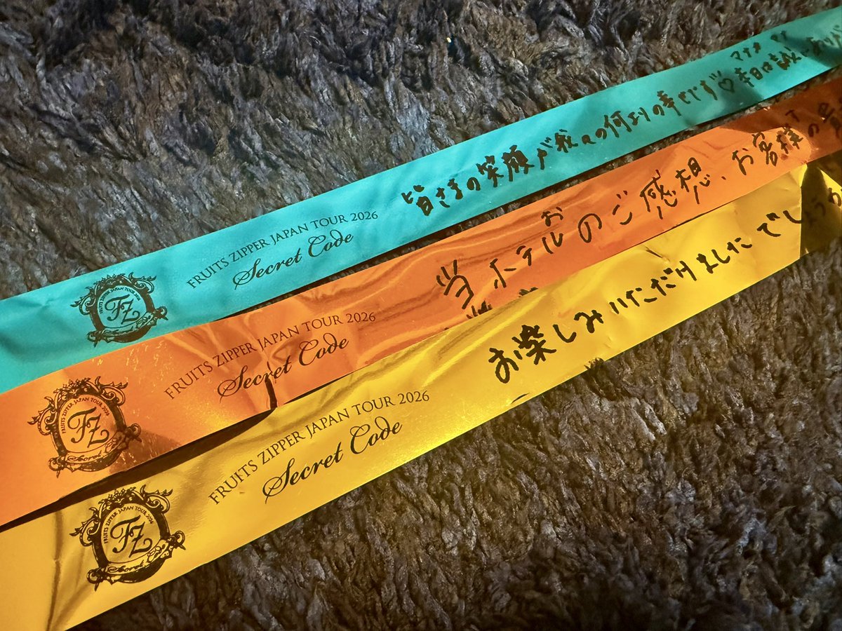 MAMAOPPER's tweet photo. ︎︎︎︎︎︎︎︎☑︎❤️が、💜にTELして、💜の髪飾り借りて着用
︎︎︎︎☑︎❤️が曲中に、紫色の服を選択
︎︎︎︎☑︎🧡、💜の話題だす、💜パートの所、💜ぬいにマイク当ててくれてた
︎︎︎︎☑︎🩵、💜ぬい大事に色々な位置に設置
「7人で」てしっかり発言

#FRUITSZIPPER
#仲川瑠夏 https://t.co/ikJCDsJaOL