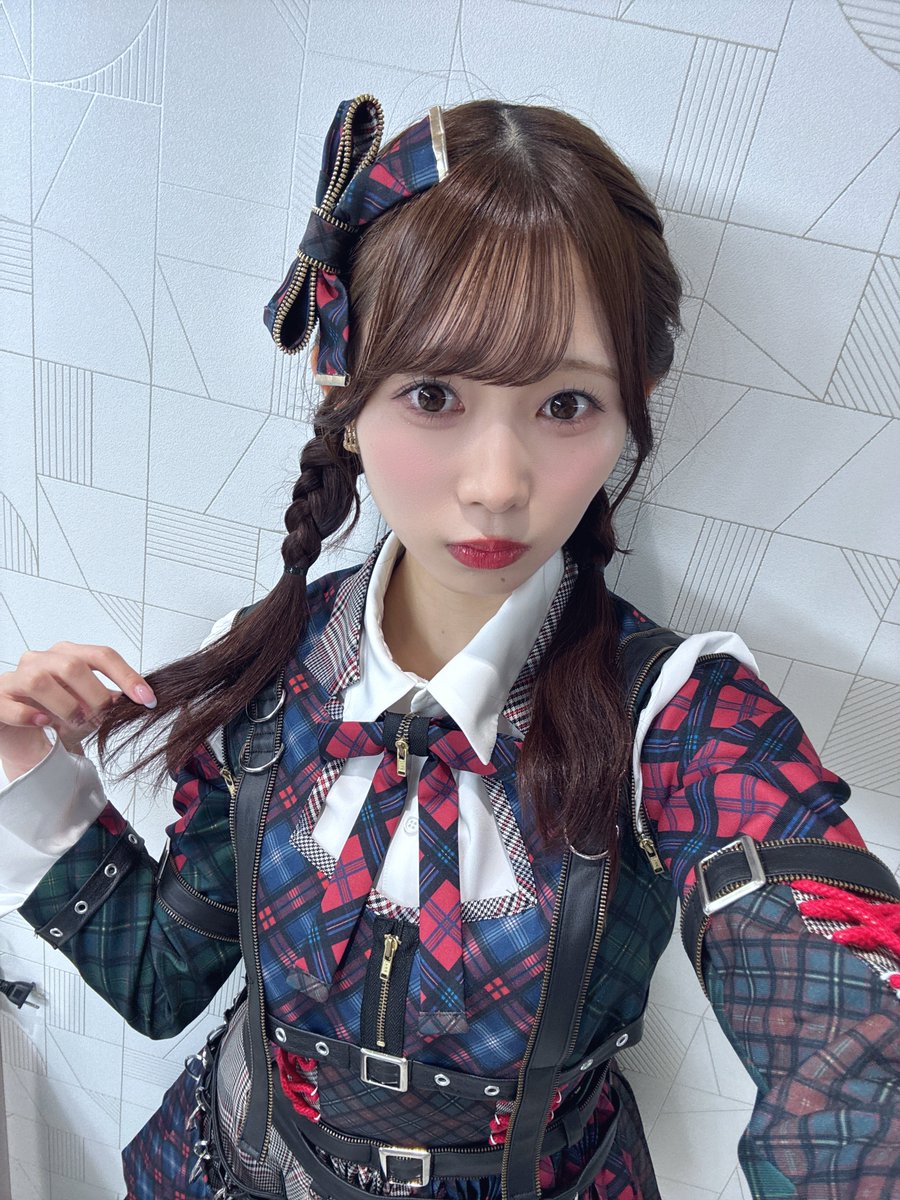 yuki_ota0327's tweet photo. #ここからだ公演 ありがとうございました🩵💜

コンサート明け一発目＆9月最後だったのですが
とーーっても楽しかったです❕劇場も最高🎶

今日はみうさんとお揃いの三つ編みでした🫶🏻

次は、2日違うポジションのここからだ公演❕
お会いできるの楽しみにしています✊🏻 https://t.co/89NB6znhHA