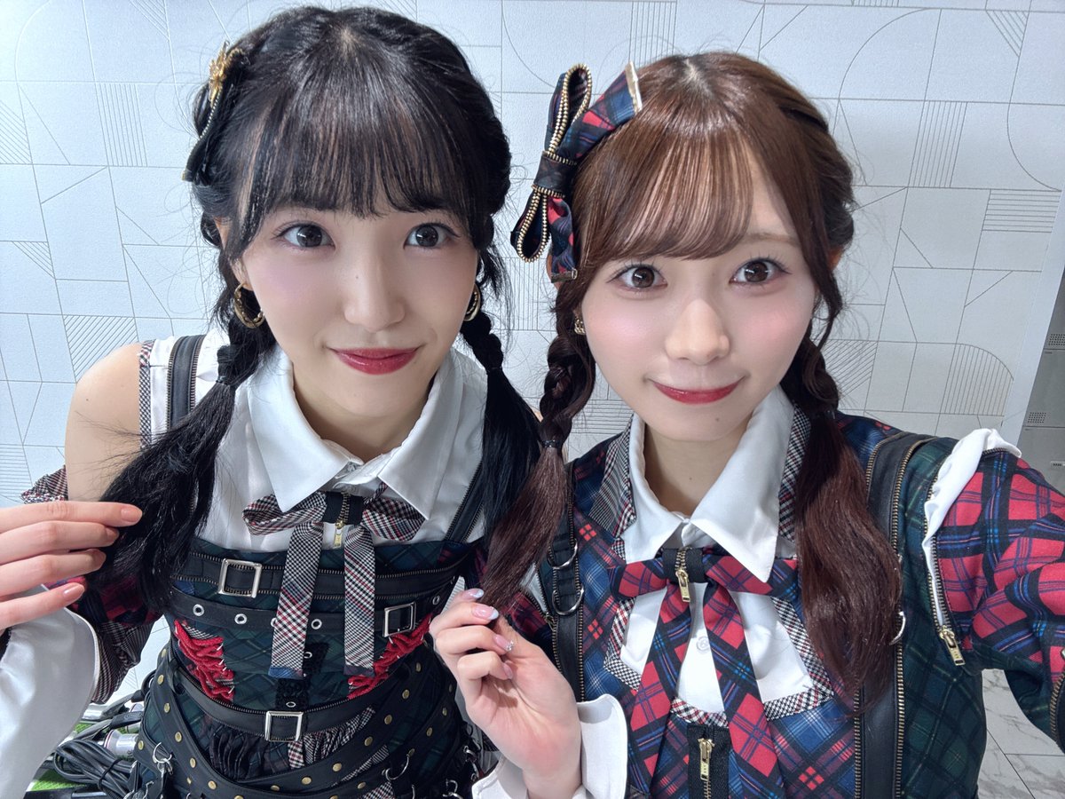 yuki_ota0327's tweet photo. #ここからだ公演 ありがとうございました🩵💜

コンサート明け一発目＆9月最後だったのですが
とーーっても楽しかったです❕劇場も最高🎶

今日はみうさんとお揃いの三つ編みでした🫶🏻

次は、2日違うポジションのここからだ公演❕
お会いできるの楽しみにしています✊🏻 https://t.co/89NB6znhHA