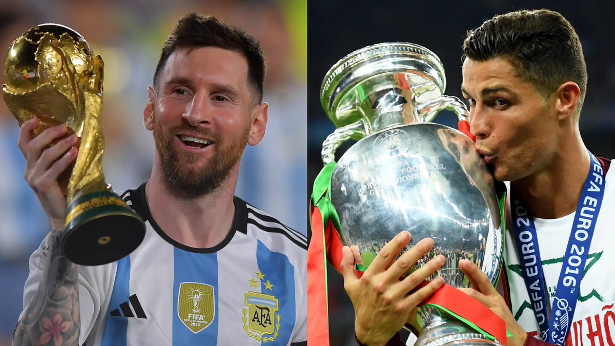 masbola_'s tweet photo. sebuah perbedaan yang mencolok dari dua pesepakbola terbaik dunia di penghujung karir internasionalnya.

lionel messi meskipun masih menggendong tim argentina memutuskan pensiun karena tidak ingin menjadi beban.

cristiano ronaldo meskipun menjadi beban dia masih ingin reguler bermain karena dia merasa menggendong tim portugal.

akhir kisah yang menarik hahahaha.