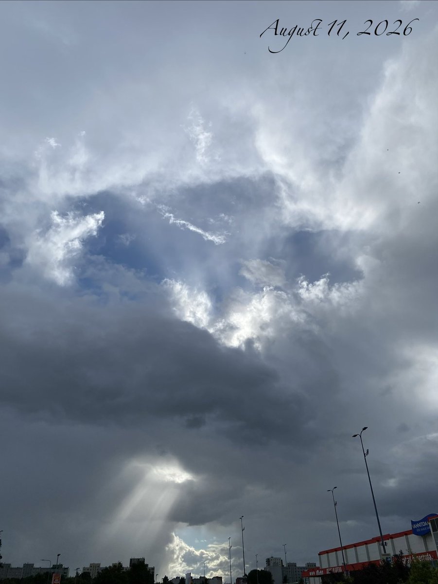 SkyArchive19's tweet photo. New
First lines over the photo

📸
before / after https://t.co/aOVQDZRKuQ