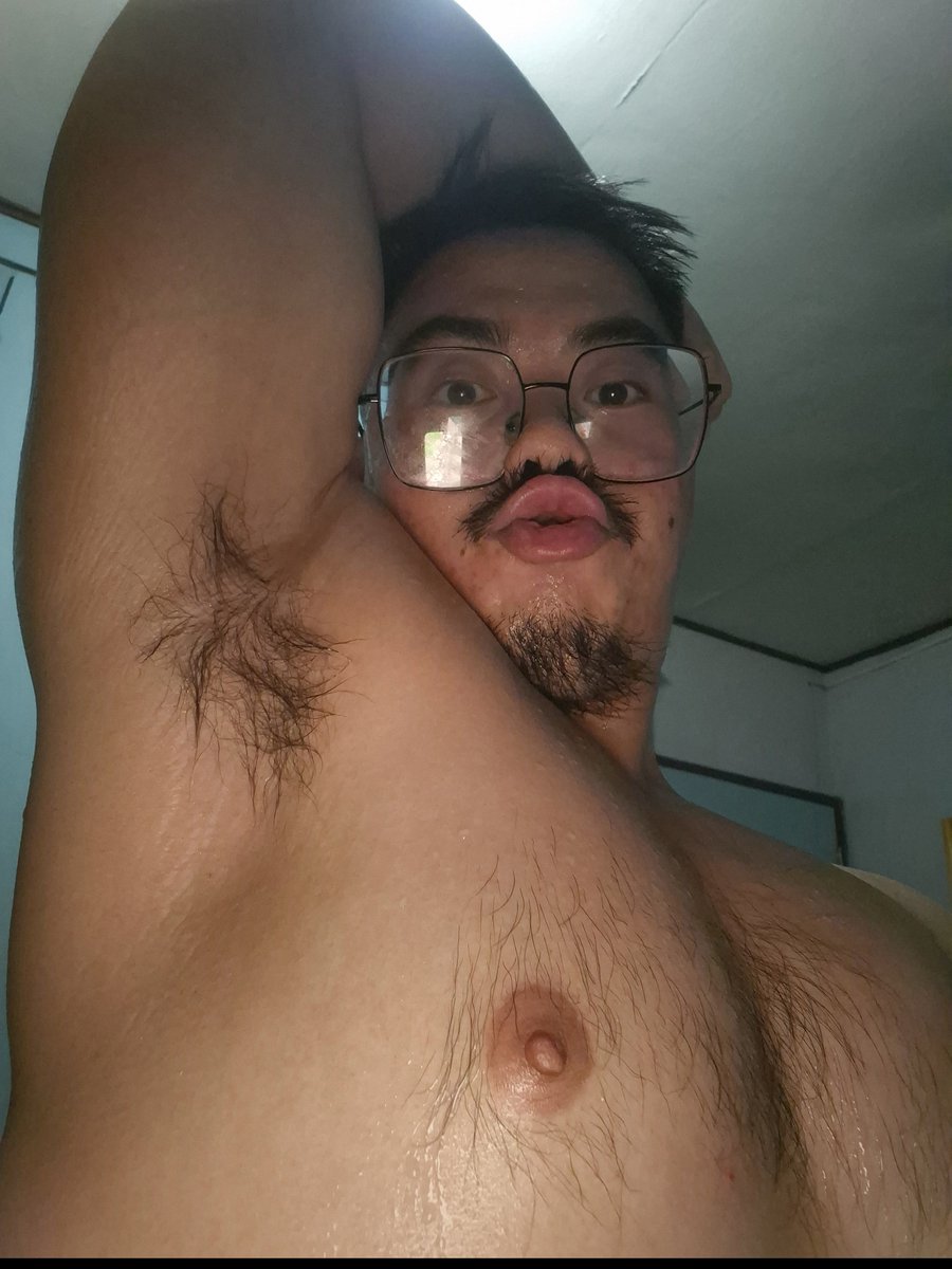 JoCaCeGi's tweet photo. Should I shave? https://t.co/IEZpSQKQvO