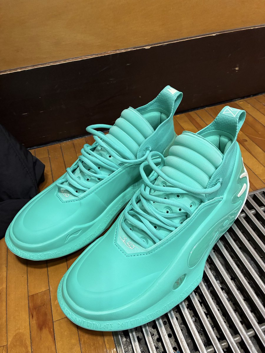 ScottBasket's tweet photo. 本日バスケ。腰やってしまったかも。
バッシュは良い感じ。ソールがバカでかいので足元安定します。
#wayofwade11 https://t.co/QXpJb6UF02