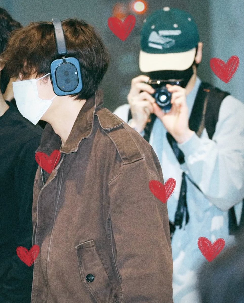 Jkthvva's tweet photo. Jungkook filming Taehyung (his muse)‹3 https://t.co/EH0O6bbz1b