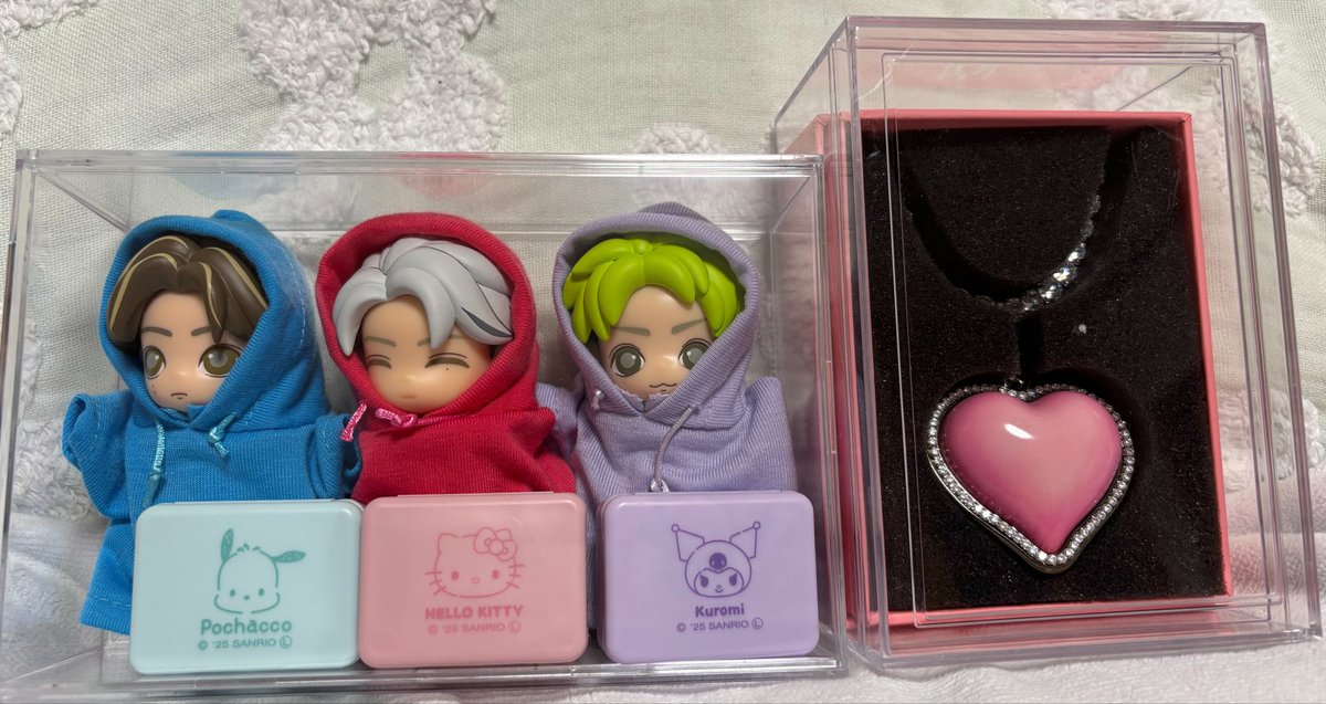 naomi_ilys_0618's tweet photo. やっとケース買ってきた
これで在宅中に埃被る心配無いね♥️🩵💜
💗ペンダントも見えるように飾りたい
#Number_i
#Number_FiGURES
#i_ChargerStation https://t.co/g1DvIUuQGn