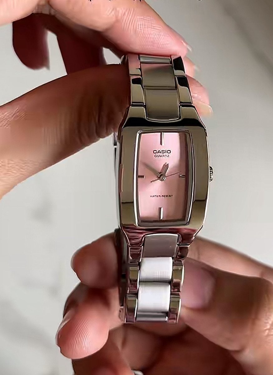 maniesbeli's tweet photo. CASIO PINK MAKIN CAKEP DI PADANIN DENGAN ITALIAN CHARM GINI 🥹💕 https://t.co/6VQDv2EzFU
