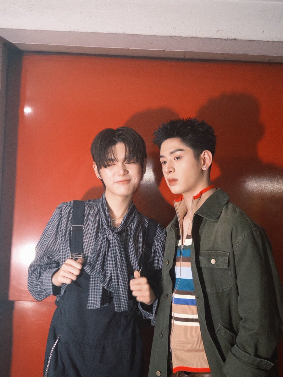 nottonkla's tweet photo. Happy birthday na kubbbbb 
ขอบคุณที่เชิญมาร่วมง่านวันนี่นะครับบบย 
ละก็ดีจัยที่ได้เจอทุกคนด้วยยยย 
TIA51 24TH 9ENT PARAGON
#9entBD24thxSiamParagon
#9Ent24th https://t.co/wgRRg9TpPF