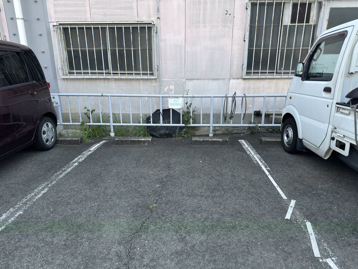 gens_yaenosato's tweet photo. ・オートバイの駐車場について
オートバイは店舗横もしくは店舗前道路を挟んだ対向側駐輪場の軽トラック横にお願いいたします。
⚠️駐車枠の白線を超えないようにお願いいたします。
枠を超えて駐車されている場合、お声かけさせていただきます⚠️ https://t.co/eHwWyztXeO
