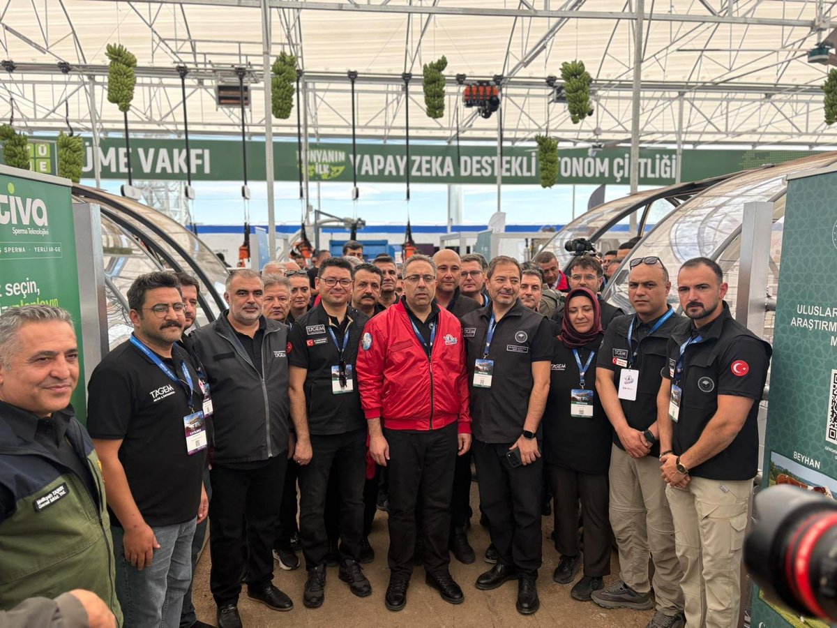 tagemgovtr's tweet photo. 🚀 7’den 70’e bilim ve teknoloji tutkunlarını bir araya getiren @teknofest’te biz de yerimizi aldık!

🌱 Bakanlığımızın @tarimgovtr standında; tarım, teknoloji ve inovasyon alanındaki çalışmalarımızı yakından keşfetmek için tüm ziyaretçilerimizi bekliyoruz.

📍 Yer: Şanlıurfa GAP
📅 Tarih: 30 Eylül – 4 Ekim

Bilim, teknoloji ve tarımın buluştuğu bu heyecana siz de ortak olun! 🌾🔬🚀
@TCTarim @tagemgovtr @teknofest