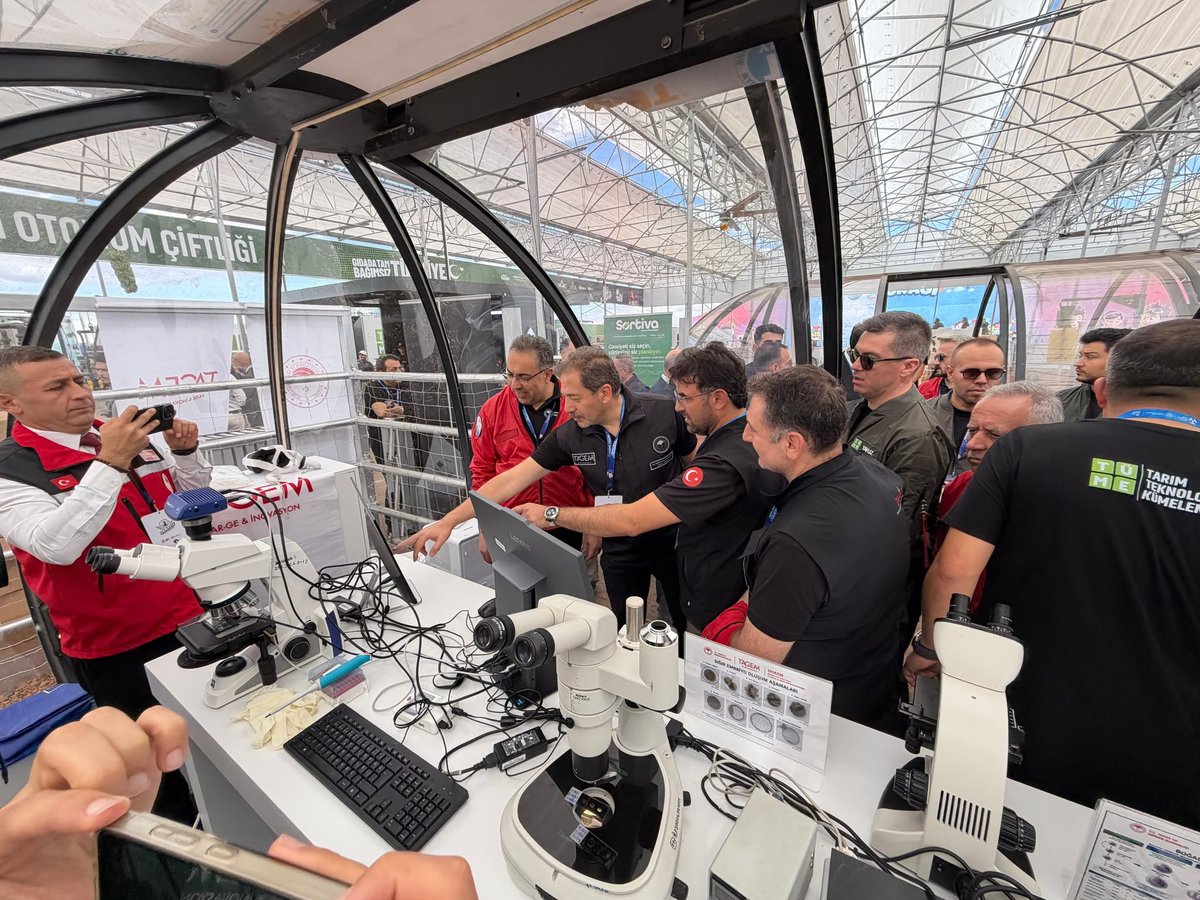 tagemgovtr's tweet photo. 🚀 7’den 70’e bilim ve teknoloji tutkunlarını bir araya getiren @teknofest’te biz de yerimizi aldık!

🌱 Bakanlığımızın @tarimgovtr standında; tarım, teknoloji ve inovasyon alanındaki çalışmalarımızı yakından keşfetmek için tüm ziyaretçilerimizi bekliyoruz.

📍 Yer: Şanlıurfa GAP
📅 Tarih: 30 Eylül – 4 Ekim

Bilim, teknoloji ve tarımın buluştuğu bu heyecana siz de ortak olun! 🌾🔬🚀
@TCTarim @tagemgovtr @teknofest