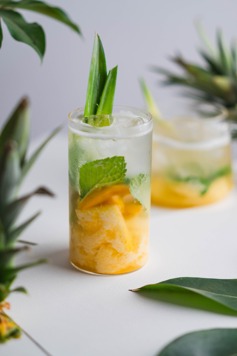 ReneGwrgde's tweet photo. Refreshante smoothie de pia y menta en 2 pasos! Mezcla pia picada + hielo + hojas de menta, listo para disfrutar.， https://t.co/ojWahdABay