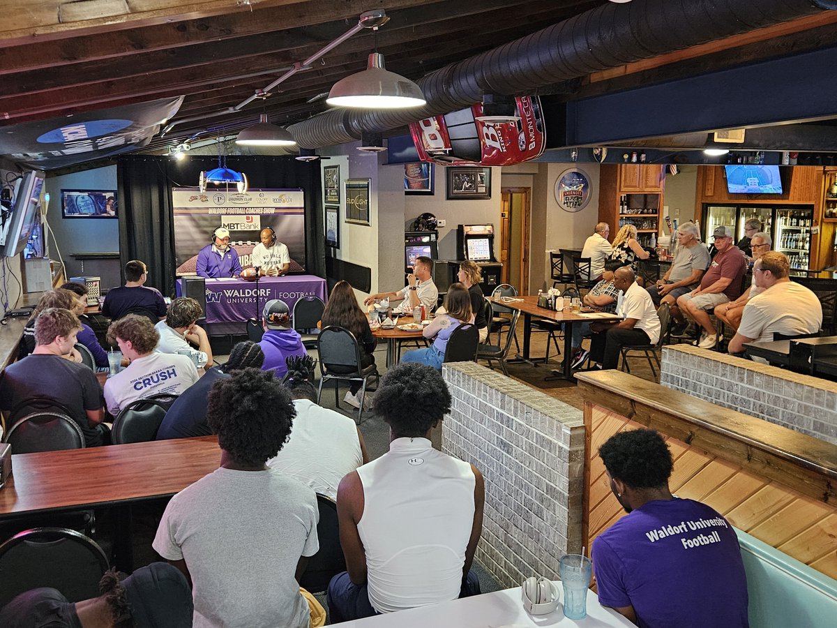 WaldorfGridIron's tweet photo. Come on out tonight at 7pm at Shooterz for this week's Warriors Live.
We'll chat with Coach Calloway and #WUBALL players to recap Doane and look ahead to Briar Cliff.
If you can't make it, check out the GIC's Facebook page for the livestream or KIOW 107.3FM locally. https://t.co/6cNNjVK46Z