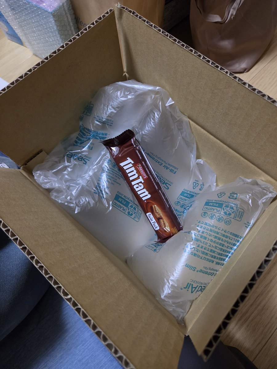 koiniwa8's tweet photo. 今回もたくさん🙆♀️
冷蔵で届いたチョコと明日以降に届く冷凍もあるー!ニップン嬉しい😆
投稿不要分もたっぷりで豪華✨
期限が短すぎるのもなさそうで良き~
#RSP117 https://t.co/SIH2cFO5XL