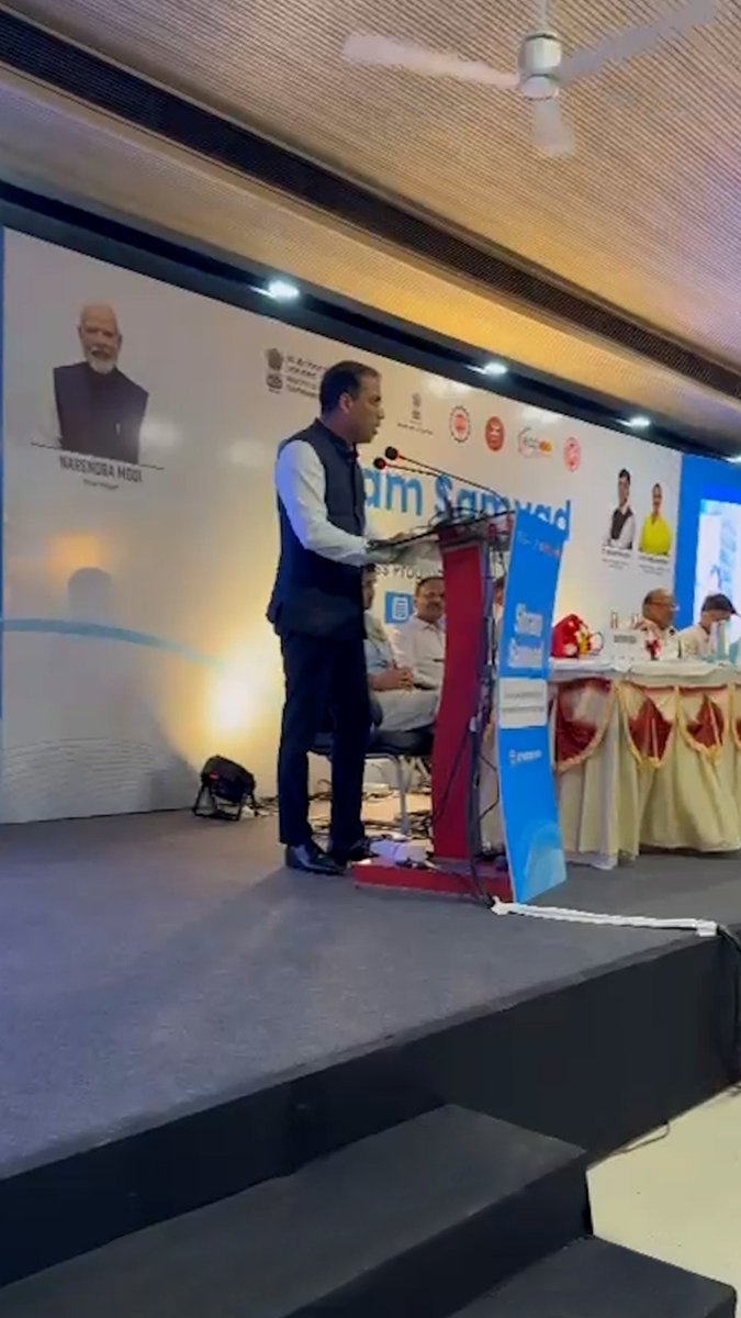 LabourMinistry's tweet photo. Taking the Labour Codes closer to industry and stakeholders.

Today, as part of #ShramSamvad, a Labour Codes awareness and stakeholder interaction session was organised in Bhiwadi in collaboration with FICCI and the Government of Rajasthan.

#LabourCodes #MoLE https://t.co/b5wPAM2768