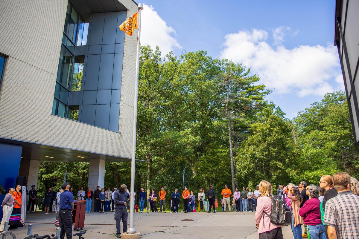 UTSC's tweet photo. #UTSC's Office of Indigenous Initiatives &amp; Indigenous House hosted a Fall Equinox ceremony and the Every Child Matters flag raising ceremony leading up to #OrangeShirtDay and the National Day for Truth and Reconciliation. Learn more: https://t.co/pj0K3UdWpS
#NDTR #UofT https://t.co/4fisjOCAyr