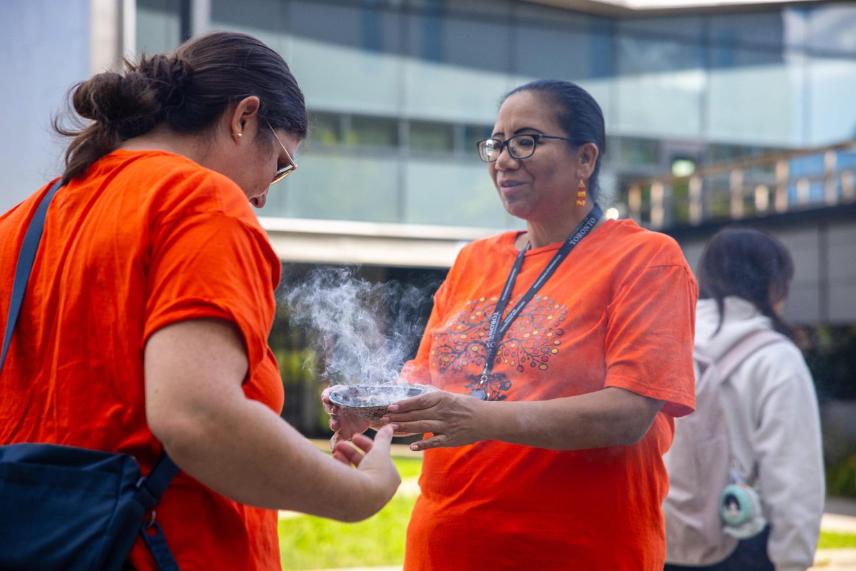 UTSC's tweet photo. #UTSC's Office of Indigenous Initiatives &amp; Indigenous House hosted a Fall Equinox ceremony and the Every Child Matters flag raising ceremony leading up to #OrangeShirtDay and the National Day for Truth and Reconciliation. Learn more: https://t.co/pj0K3UdWpS
#NDTR #UofT https://t.co/4fisjOCAyr