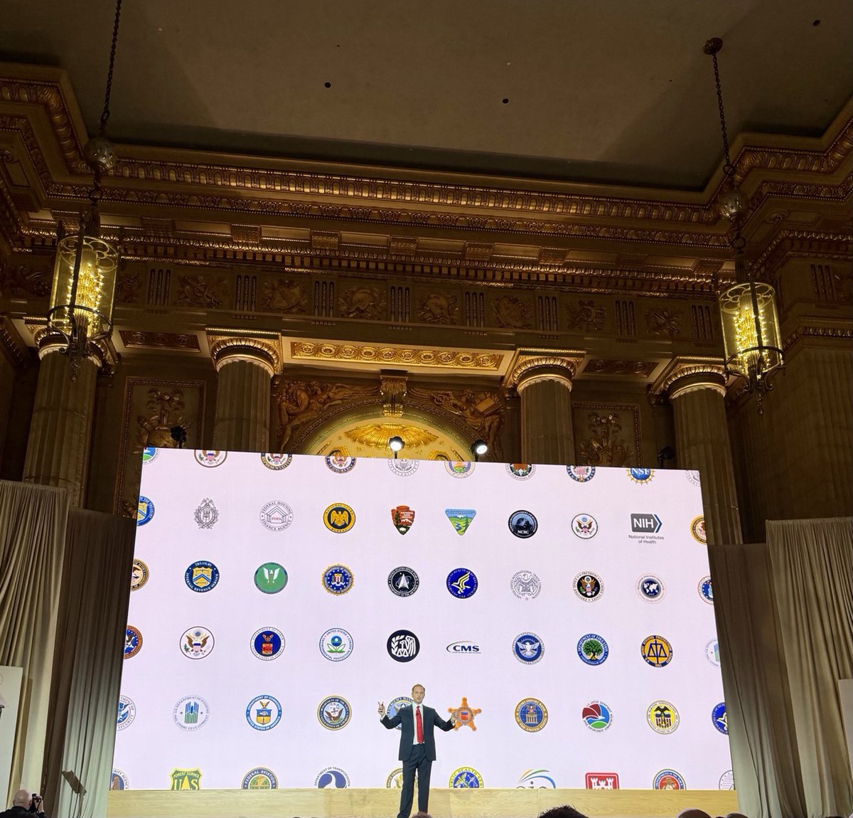 UnderSecE's tweet photo. Yesterday, @POTUS launched https://t.co/xWPxn68bnU. It’s not just a website, but a restoration of America's founding promise and a reinvention of government for the 21st century and beyond. We never shrink from a challenge. We build bigger, better, smarter. https://t.co/vkiImVD8nJ